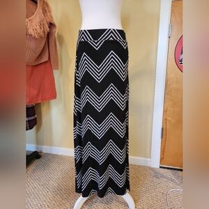 Tart knit maxi skirt with slit in front